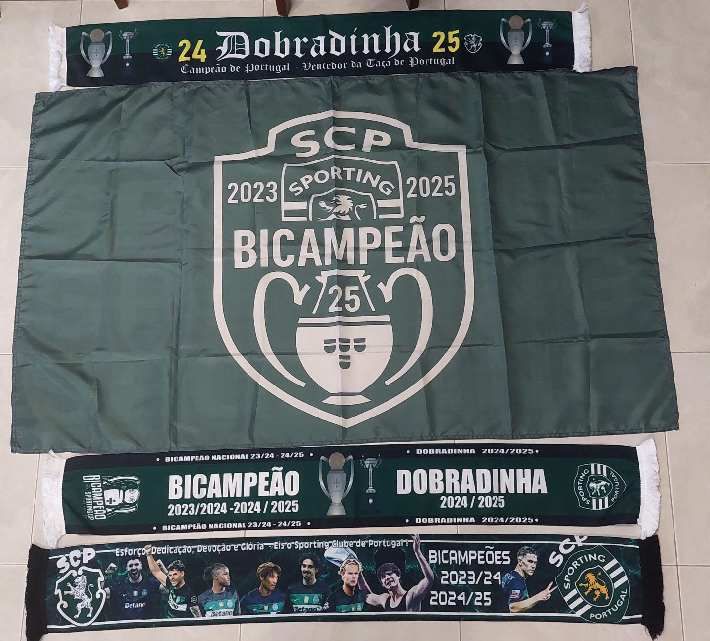 Uma Bandeira e 3 Cachecois a escolha Sporting Bi Campeao