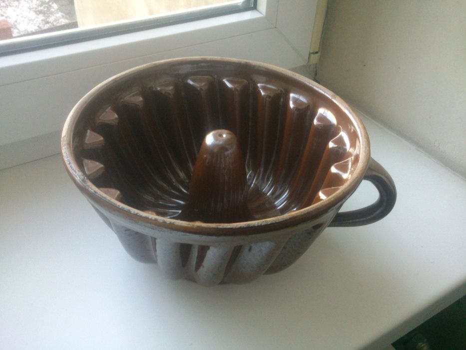 Винтажная , керамическая форма для выпечки кексов