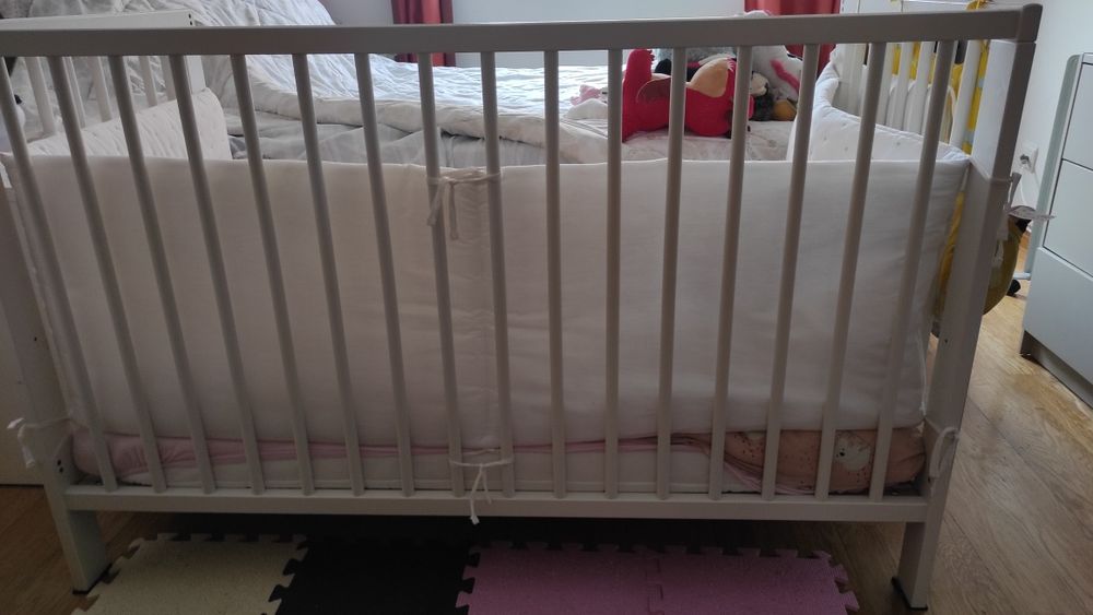 Vendo Berço com colchão e barra de segurança IKEA