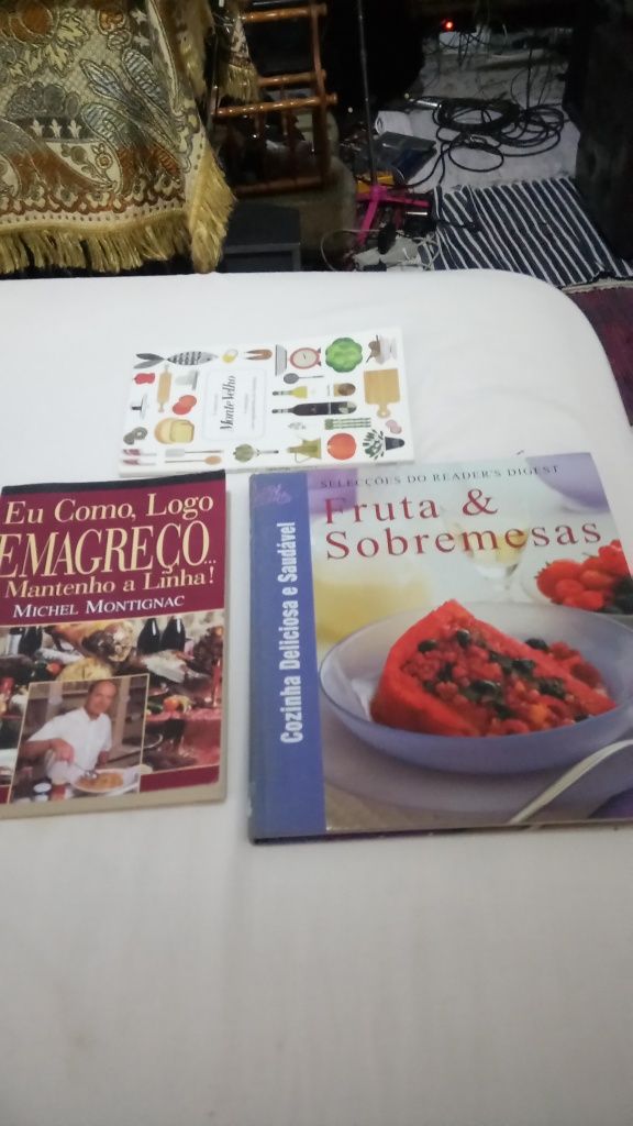 Livros sobre sobremesas vinhos e alimentação dietética