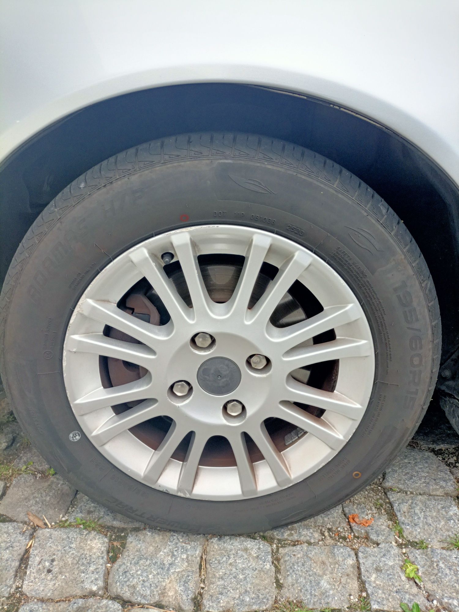 4 Jantes R15" 4x114.3 com pneus