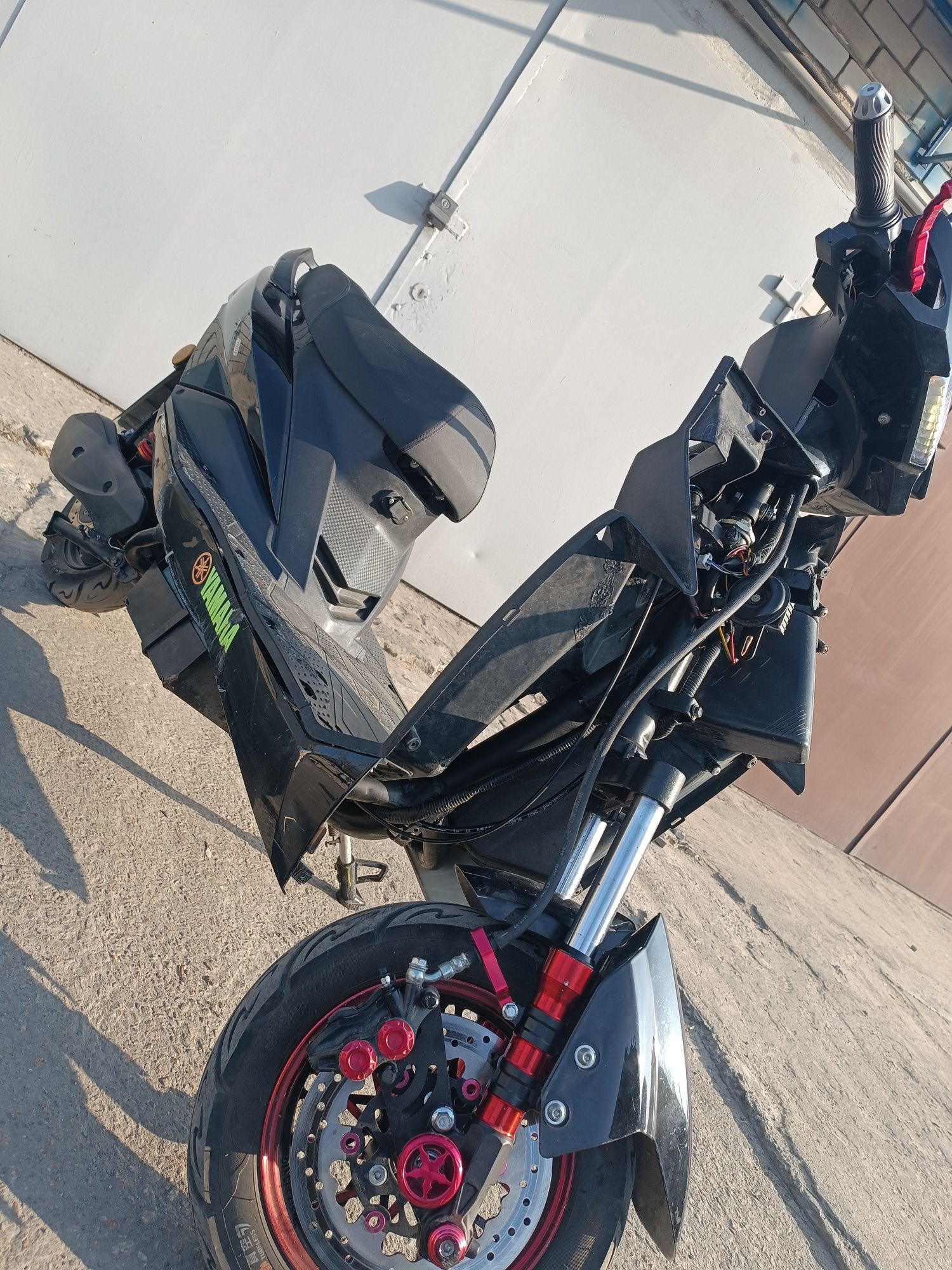 Продам электроскутер І'VEE Wasp 1800квт