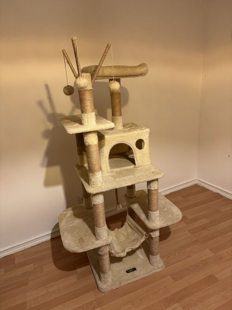 Arranhador para gatos praticamente novo