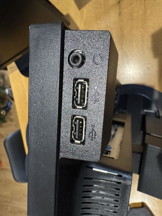 Monitory LED 3xNEC/1xLG