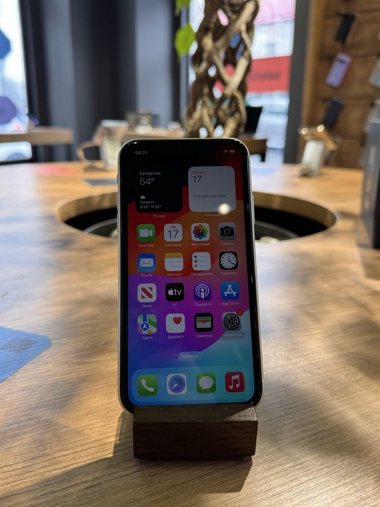iphone 11 white 64/128 used
