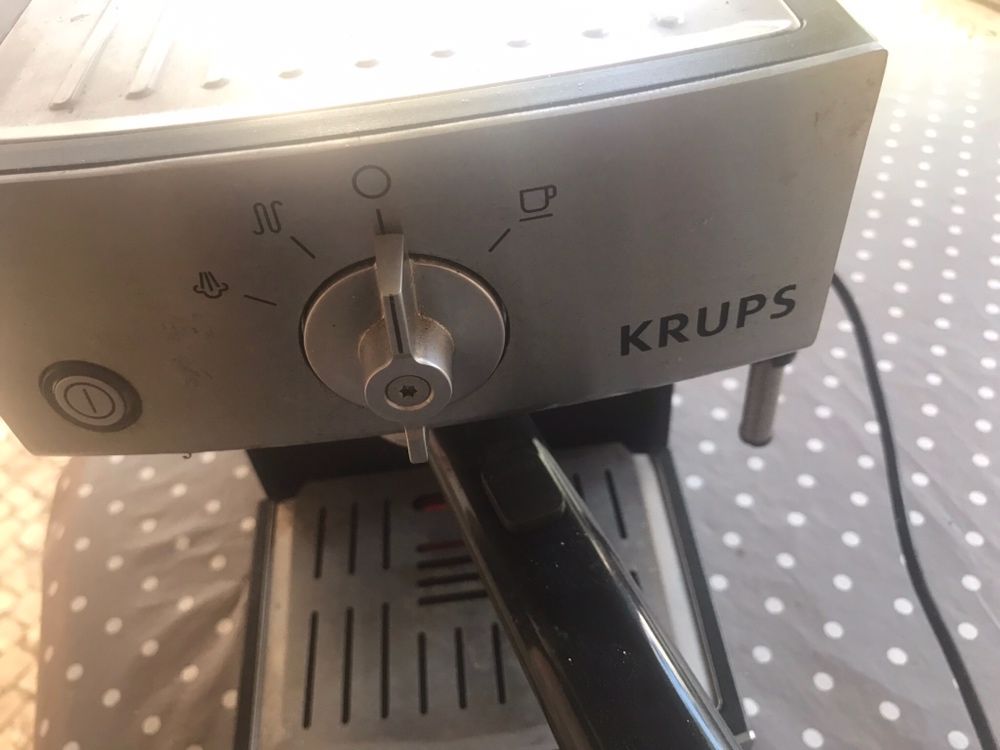 Maquina de cafe marca Krups a funcionar bem
