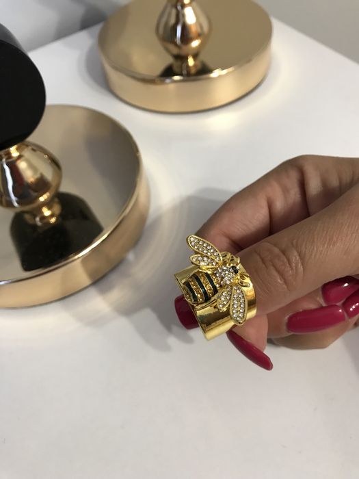 Pierścionek złoty z pszczółką obrączka