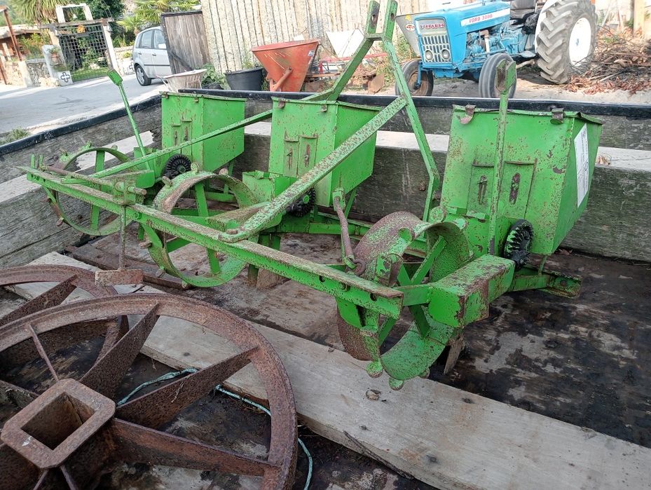 Semeador e adubador 3 linhas