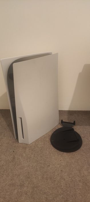 PlayStation 5 + 3 pady Dualsense + stacja ladujaca + słuchawki Pulse 3