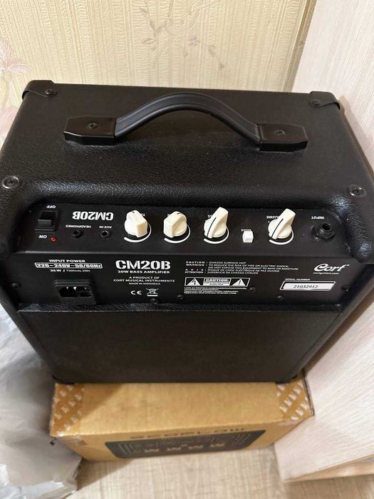 Комбопідсилювач басовий Cort CM20B