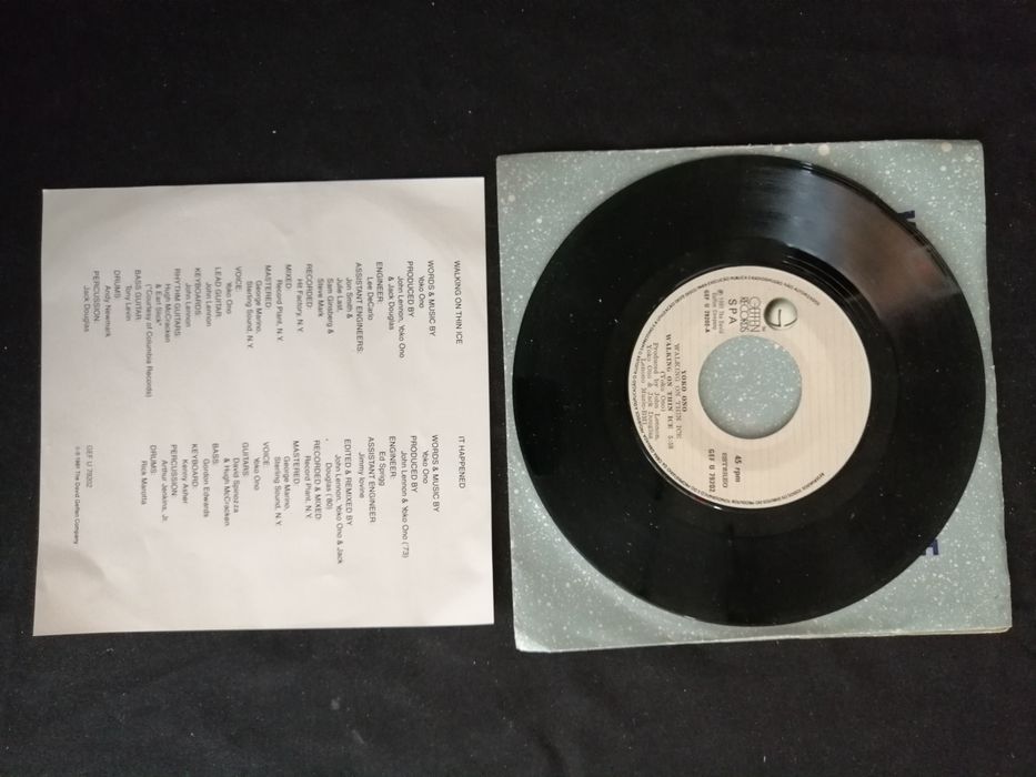 Yoko Ono "Walking on Thin Ice" Disco Vinil Single 45rpm