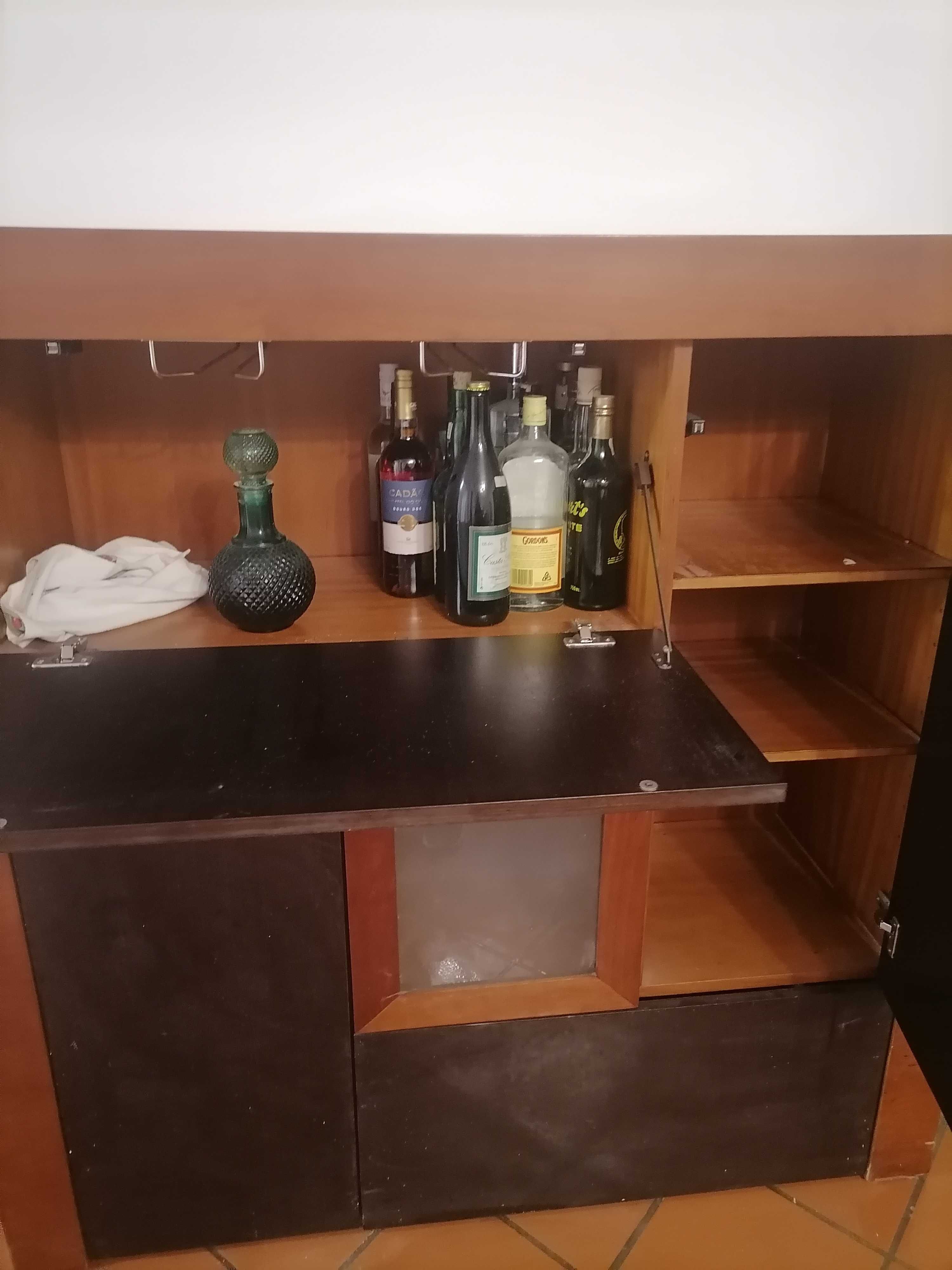 Louceiro/móvel de Sala