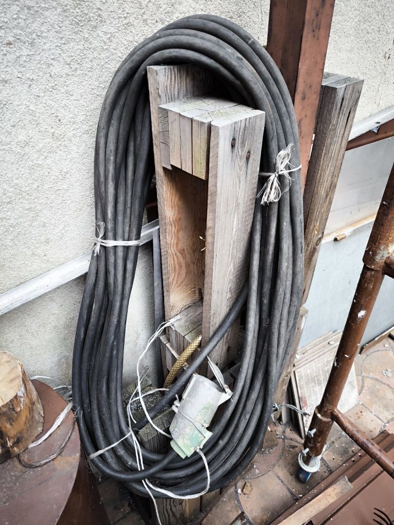 Przewód, kabel 4 żyłowy 35metrowy 4x32A na 500V, płaskie bolce,