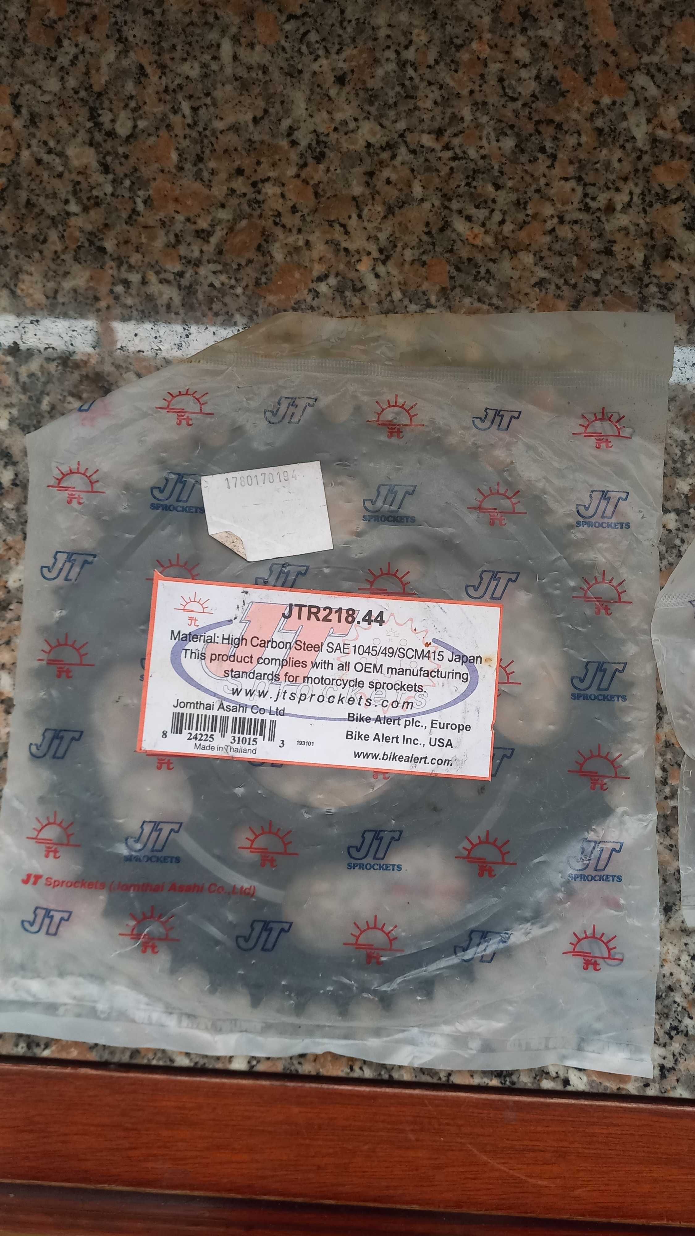 Pinhao e coroa novo