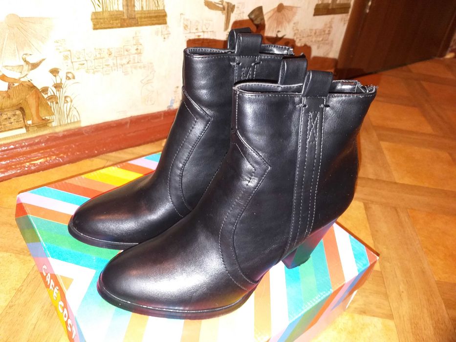 Продам ботинки жіночі