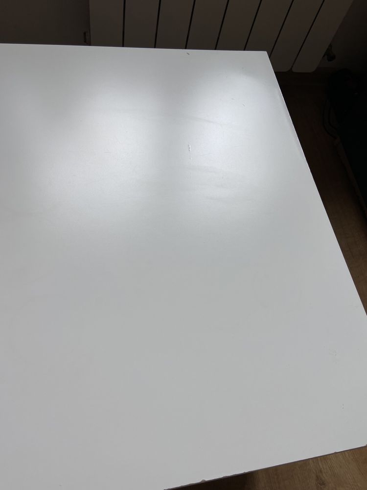 Biały stolik kawowy ikea