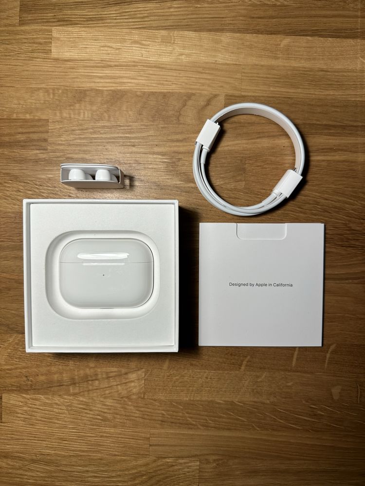 Apple AirPods Pro biały (MLWK3ZM/A) etui ładujące MagSafe