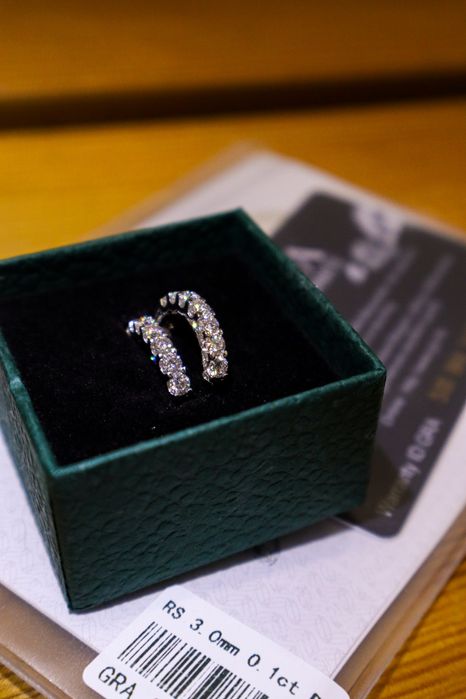 Brincos com diamante de Moissanite