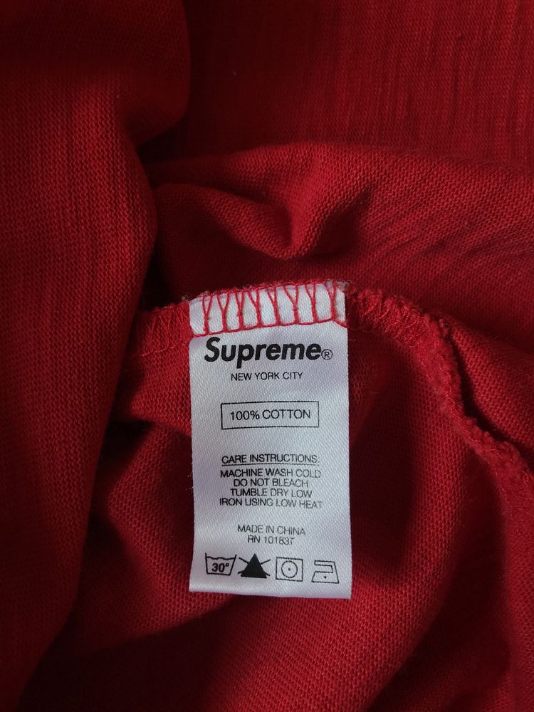 Supreme Gradient Arc Top Red tee