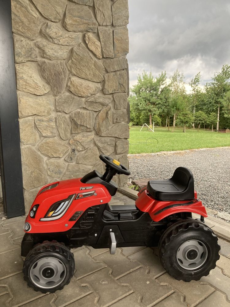 Traktor z przyczepą firmy smoby