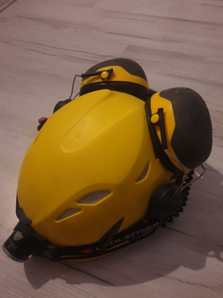 Kask budowlany KASK z latarką Stan jak nowy
