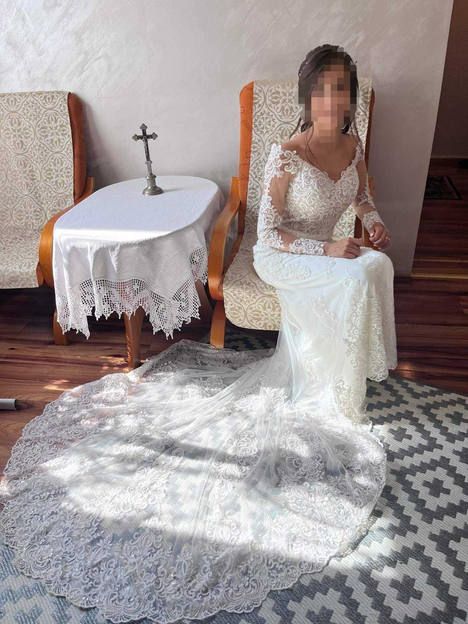 Suknia Ślubna z trenem