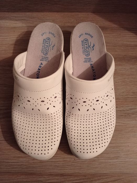 Закриті шльопанці