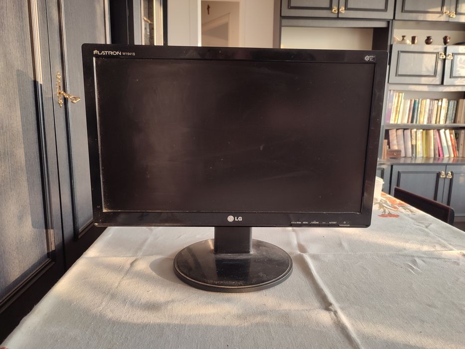 Monitor LG l 19 cali