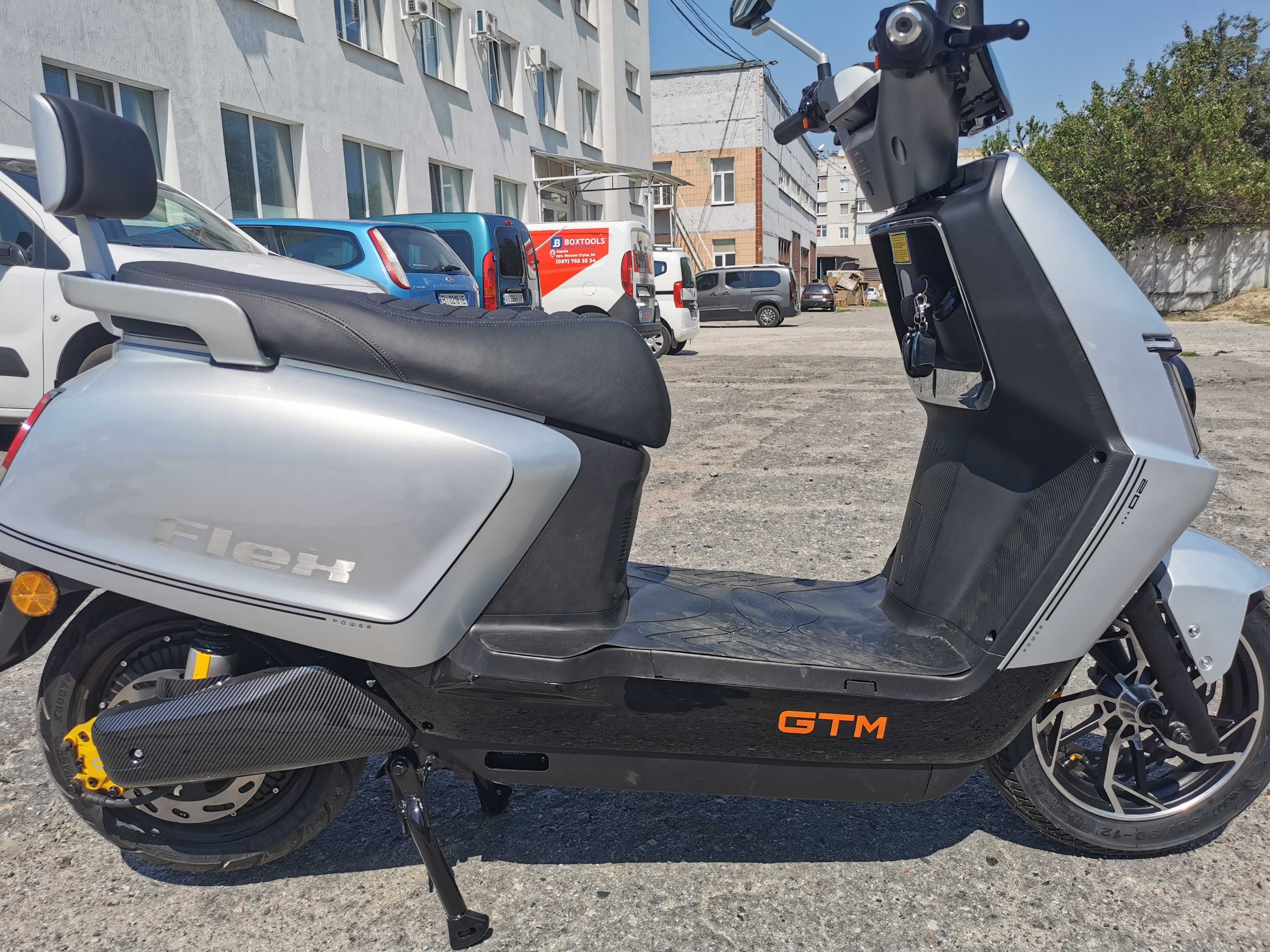 Електроскутер GTM Flex 1500W 72V 26Ah (83817)
с гарантией без пробега