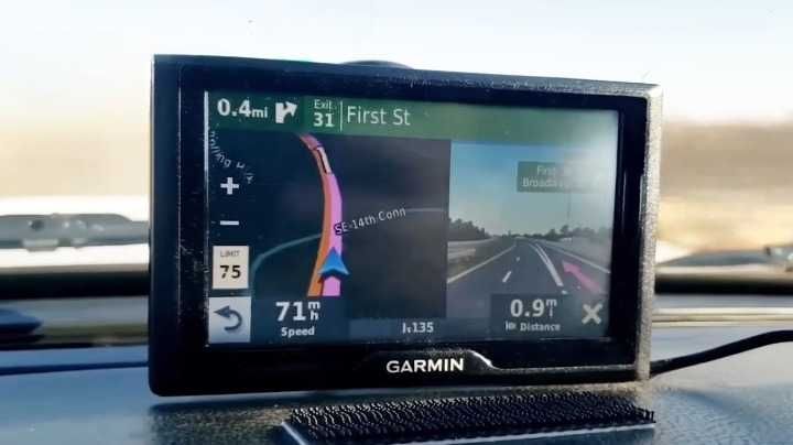 Компактный и умный GPS-Навигатор GARMIN Drive 52