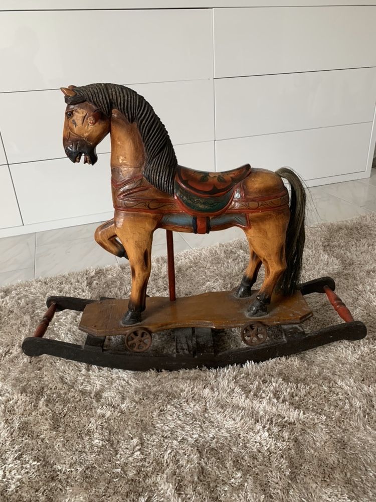 Cavalo de baloiço brinquedo de criança ano de 1920