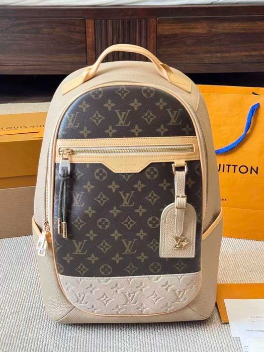 LOUIS VUITTON Mochila Outdoor em Caqui