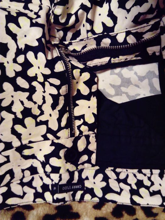 Spodnie w białe kwiaty w stylu chino marki Carry, rozm. XL