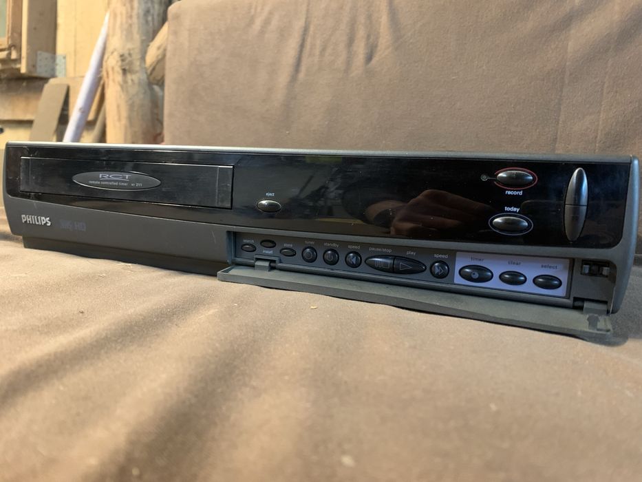 Odtwarzacz VHS Philips 211/02
