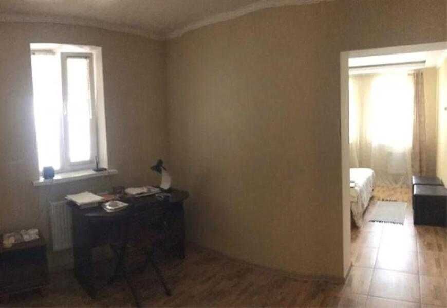 Продам 1/2 дома на п. Новозападном. Немишлягского району.