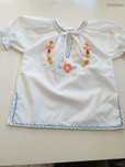 Blusa bordada à mão