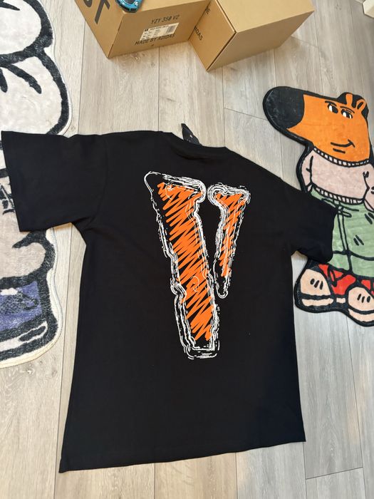 Czarna koszulka VLONE z nadrukiem