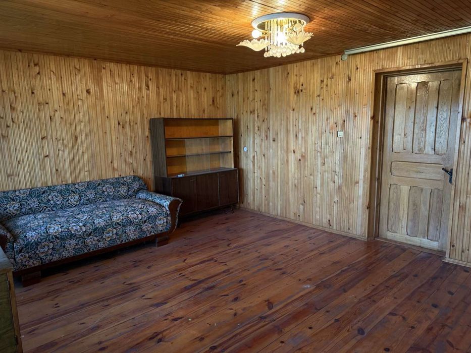 Продаж цегляного будинку, у центрі Хотова