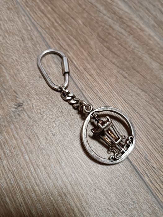 Серебряный брелок на ключи.