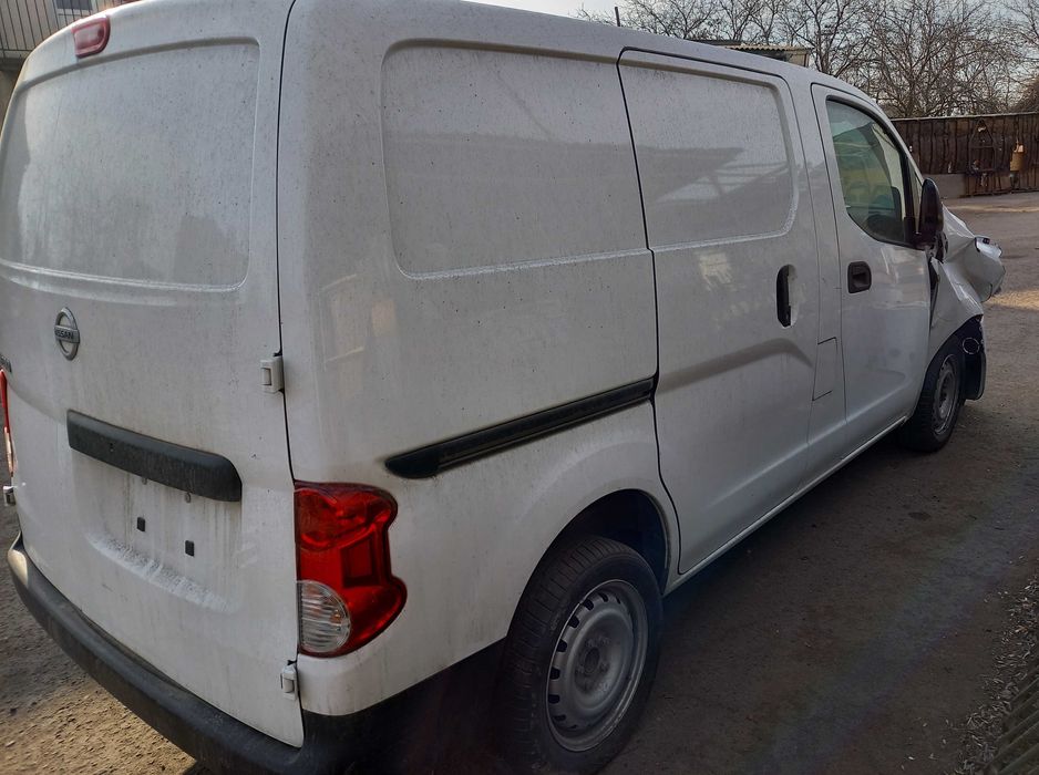 Микроавтобус грузовой Nissan NV 200