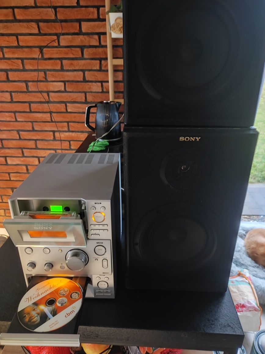 Wieża Sony kaseta CD radio wszystko działa.