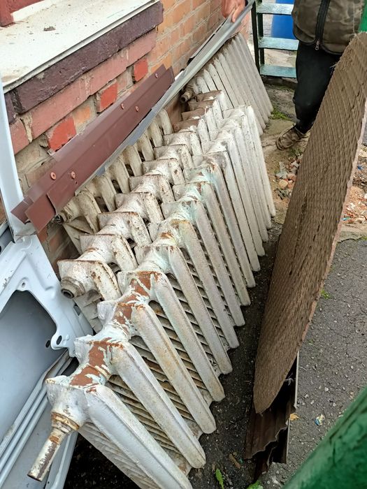 Продам чугунні батареї