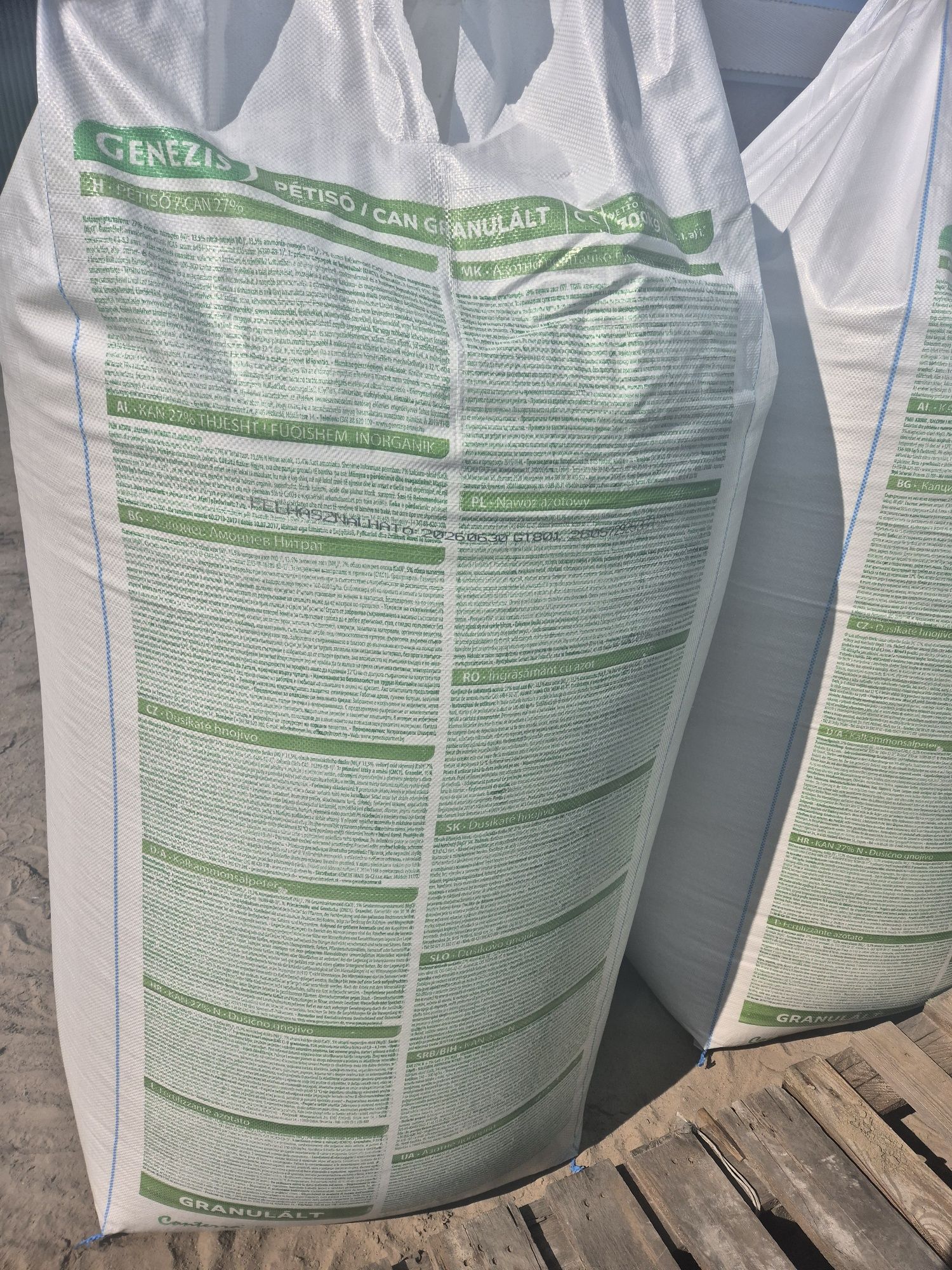 Saletrzak węgierski GENEZIS 27N+wapń+magnez PETISO CAN dowóz HDS