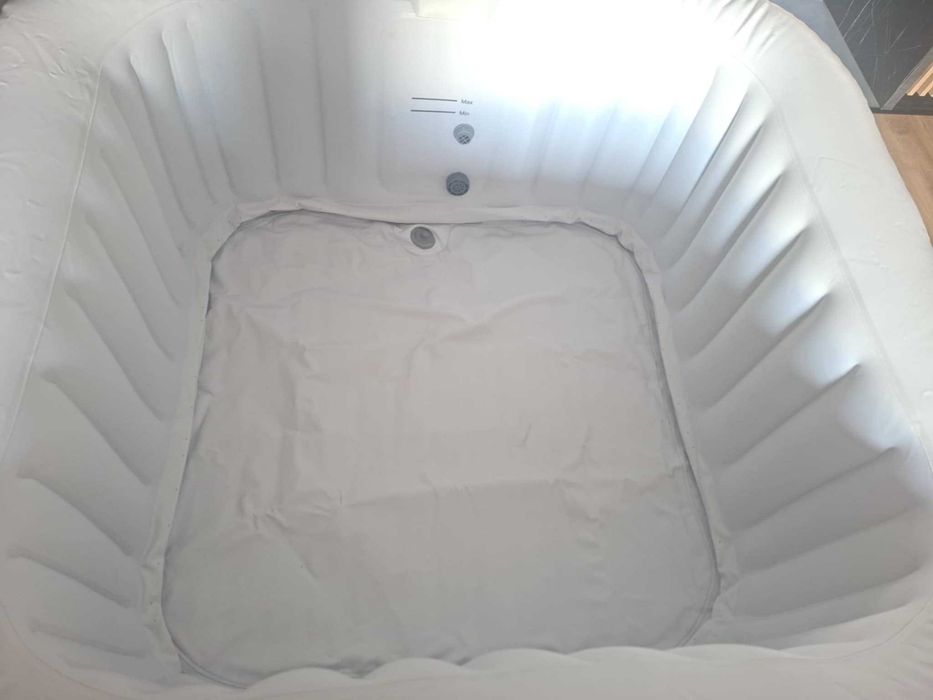 Basen spa jakuzzi Florence Arebos