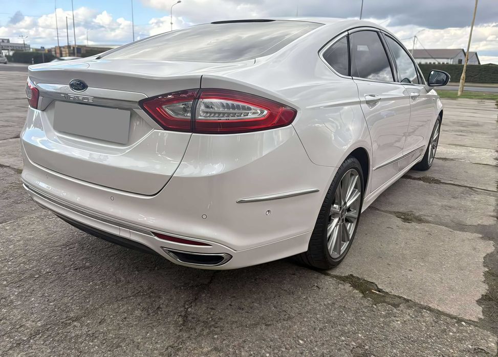 Ford Mondeo      2015
