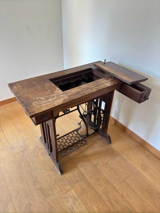 Maquina de costura Naumann