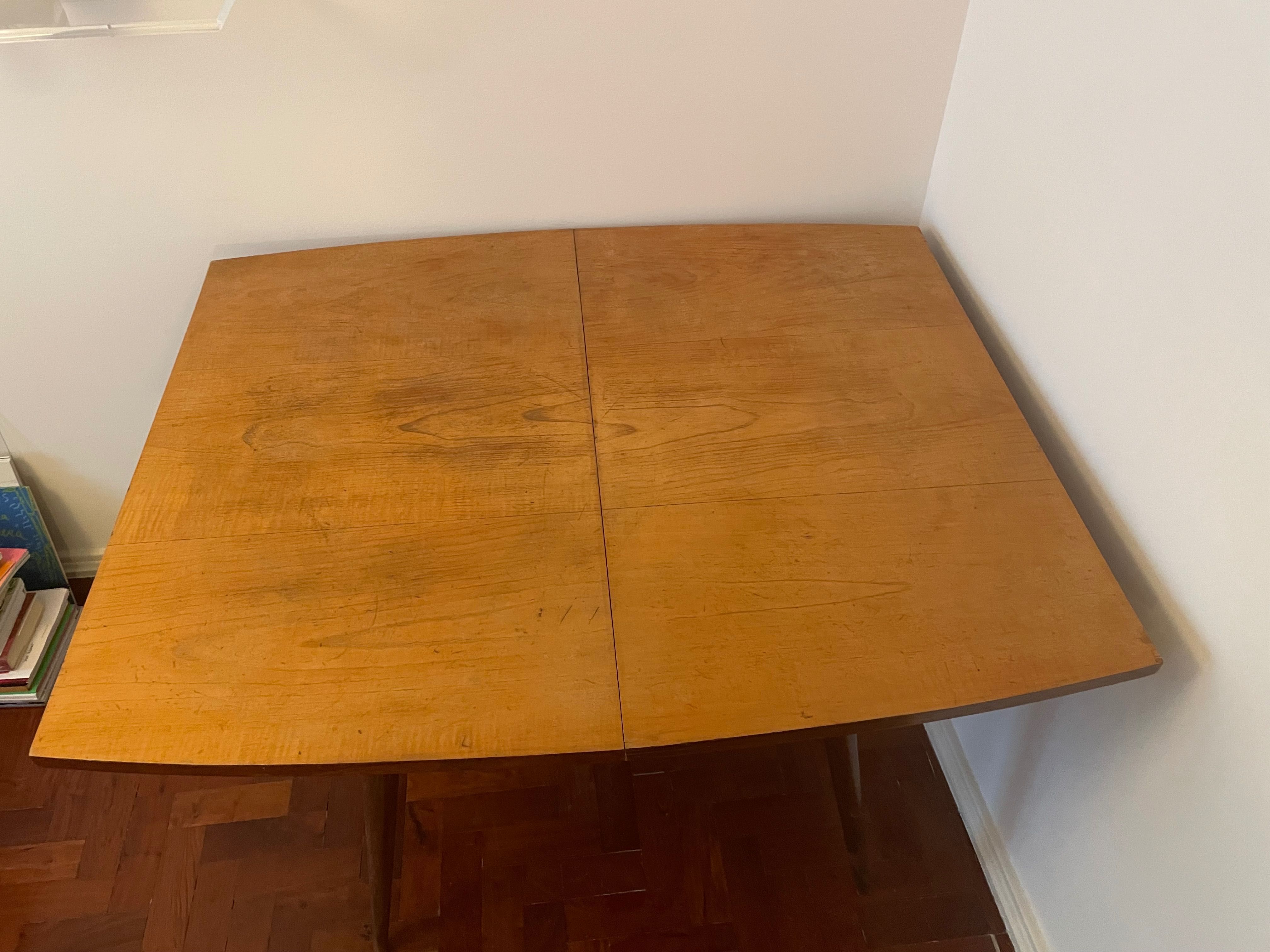 Mesa de jantar pés de palito