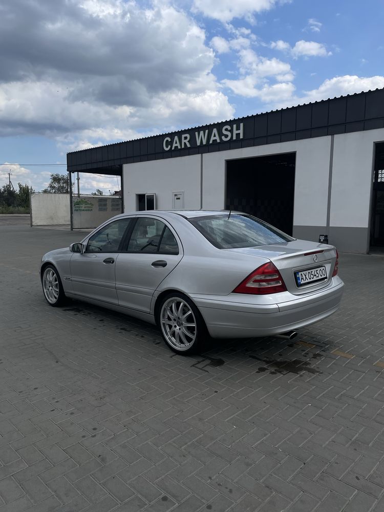 Mersedes benz c200 w203