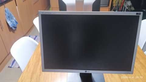 Monitores com entradas VGA