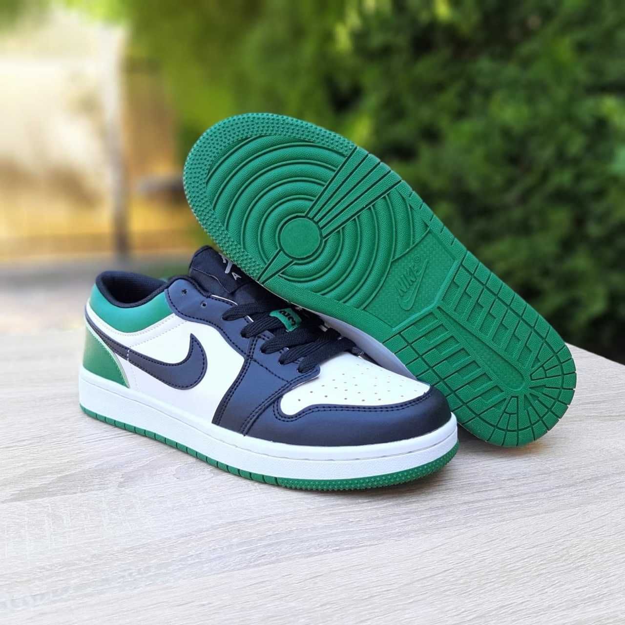 Чоловічі кросівки Nike Air Jordan 1 low білі з чорним і зеленим 10737